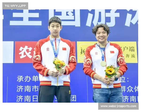 张展硕在全国游泳冠军赛兼项夺冠 1500米自由泳与400米混合泳表现亮眼